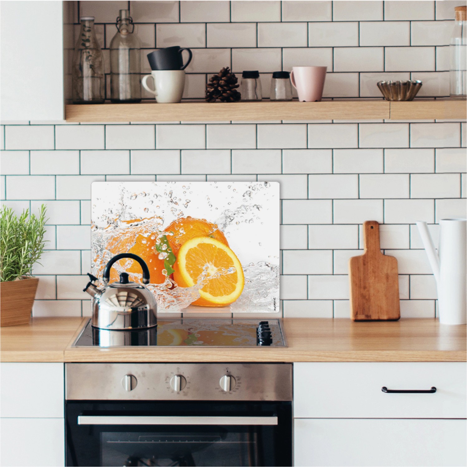Myspotti Mini-Spritzschutzplatte Aqua Orange (59x41cm) mit Orangen-Motiv als Küchenrückwand.