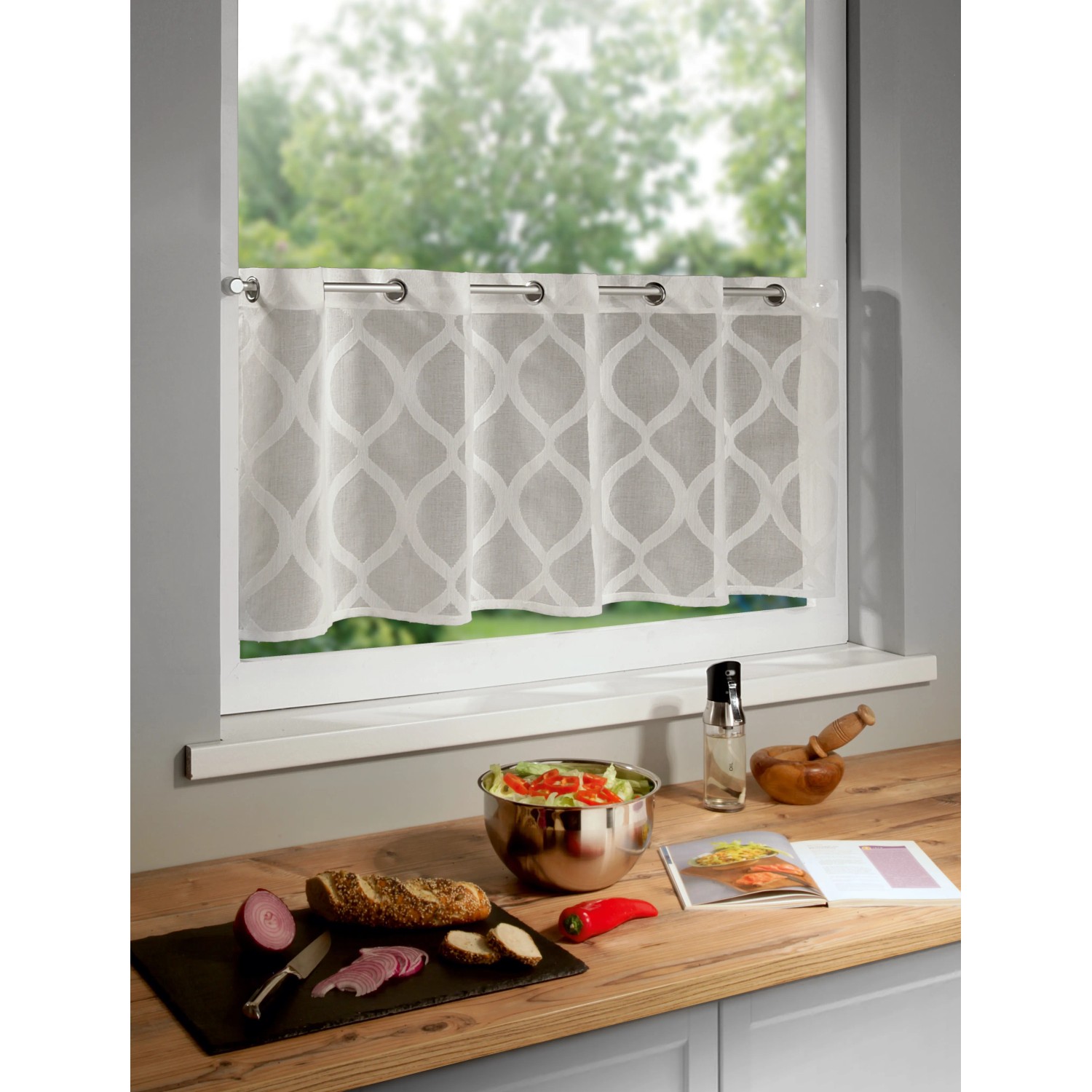 Weißes Neusser Collection Ösenpanneau 50x135 cm mit Wellenmuster am Fenster.