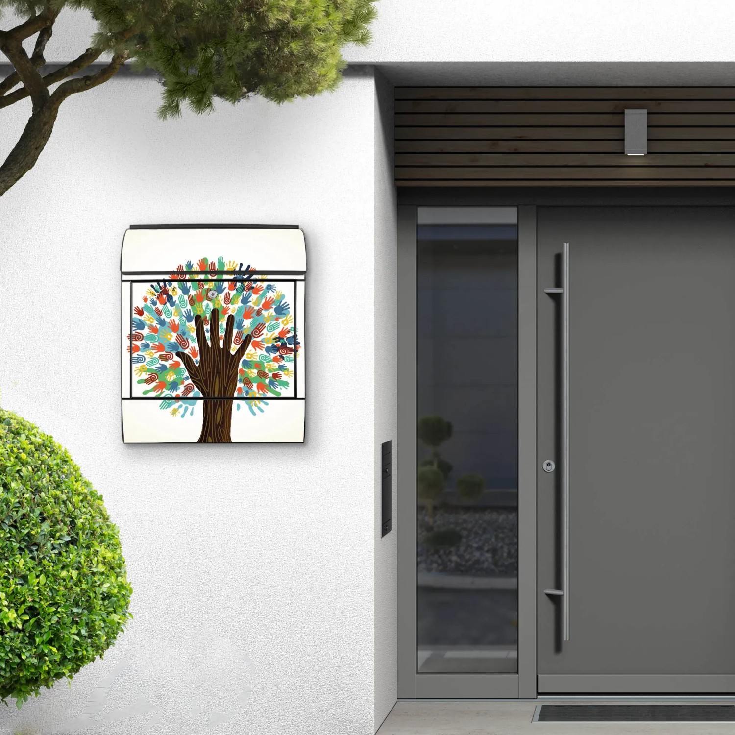 Schwarzer Design Briefkasten mit Motiv "We Are The World" und Zeitungsfach.