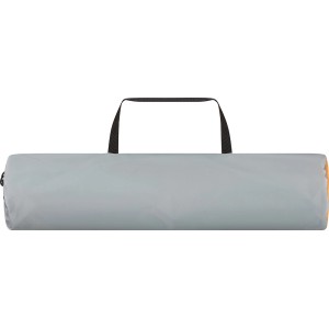 Verpacktes 3 Personen Kuppelzelt mit Tragegriffen für Camping & Outdoor.