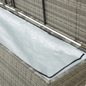 Geöffnete, graue Gartenbox aus Poly Rattan, Innenansicht mit Schutzfolie.