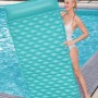 Bestway Luftmatratze Float'n Roll, blau, 213x86 cm, mit Liegefläche und Kopfkissen am Pool.