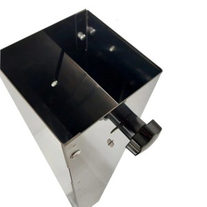 Detailaufnahme der Ascheablage für Grillpeter Utschak Timur Feuerofen aus Edelstahl.