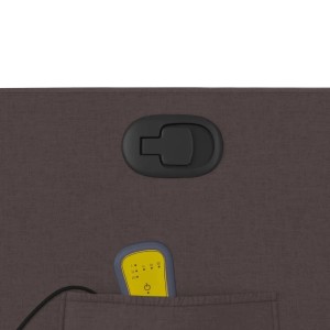 Detailansicht Massagesessel mit Aufstehhilfe, dunkelbrauner Stoff, mit Fernbedienung und Verstellhebel.