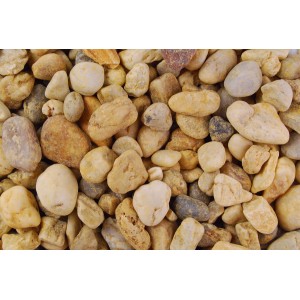 Nahaufnahme von hell-bunten Rundkieseln (16-32 mm) im Big-Bag, ideal für Garten und Landschaftsbau.