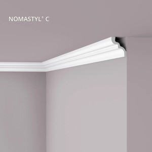 Weiße NOEL & MARQUET NMC Eckleiste NOMASTYL C (200cm) an Wand und Decke.