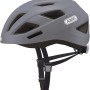 Grauer Abus Fahrradhelm City L für Erwachsene mit Kinnriemen und Belüftungslöchern.