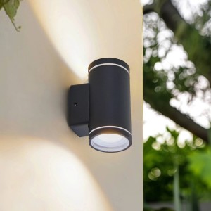 Moderne, dimmbare Lindby LED Smart Home Außenwandleuchte Valtin in Schwarz aus Edelstahl.