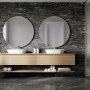 Badezimmer mit Klimex Verblender Feinsteinzeug UltraStrong Marble Black als Wandverkleidung.