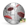 Runde, schwarze Magnettafel mit Motiv "Rote Schirme" und angeheftetem Foto.