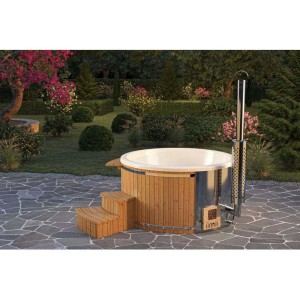 Finntherm Holz Badefass Stockholm Thermoholz mit Ofen und Treppe im Garten.