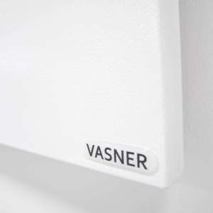 Detailansicht der weißen Vasner Infrarotheizung Citara M Metall, 700 W, mit Logo.