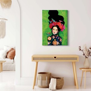 Buntes Bricoflor Leinwandbild mit Frau, Blumenkopf und Vögeln. Moderne Wanddekoration im Hochformat.