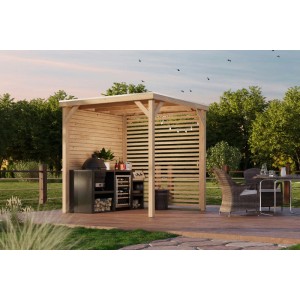 Karibu Pavillon Cannes Outdoorkitchen XL mit Seiten- und Lamellenwand im Garten.