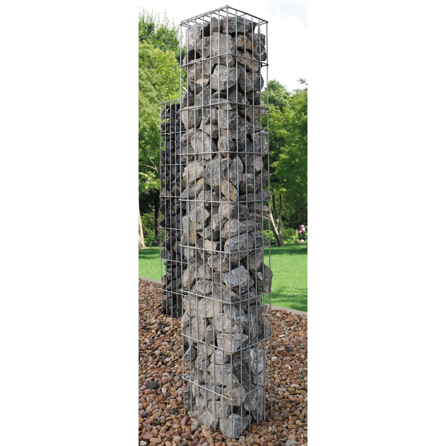 Wilk Gabionenkorb-Säule, 140cm hoch, gefüllt mit grauen Steinen. Dekorative Gartengestaltung.