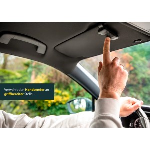 Sonnenblenden-Clip mit Powerlift Handsender im Auto zur Garagentoröffnung.