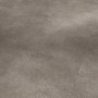 Verlegter Parador Vinylboden Trendtime 5 Stein Trafalgar Dunkelgrau mit Mineralstruktur.
