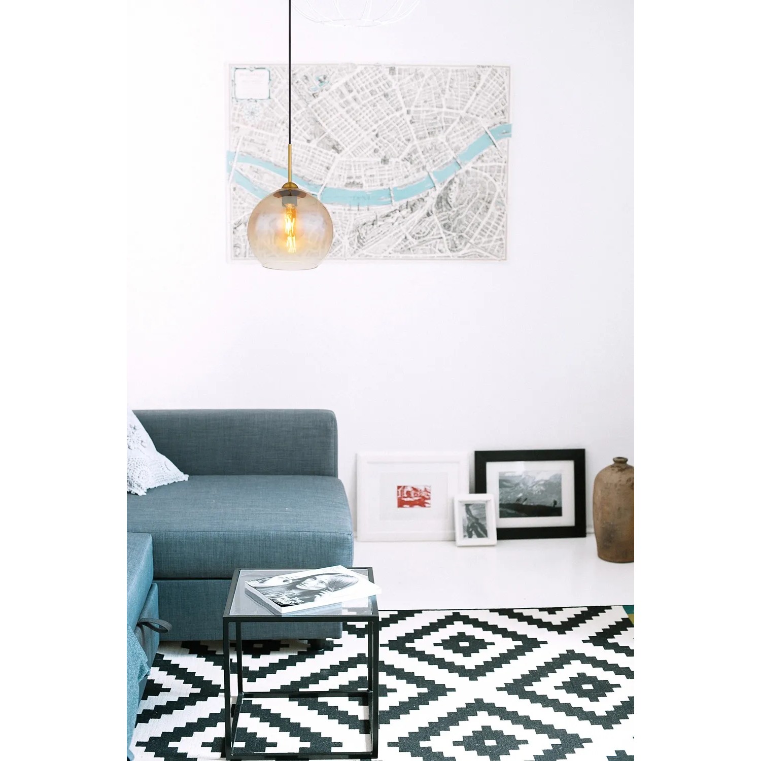 Globo Hängeleuchte Jamessa, messingfarben, 1-flammig mit amberfarbenem Glasschirm.