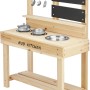 Matschküche aus Holz mit Kreidetafel und 7-teiligem Küchen-Set für Kinder.