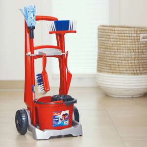 Roter Vileda Kinder-Besenwagen mit Eimer, Besen, Wischmop und Schaufel für Rollenspiele.