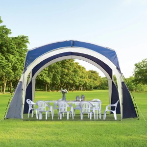 Blauer Outsunny Event Pavillon mit Tisch und Stühlen im Garten. Ideal für Feiern und als Sonnenschutz.