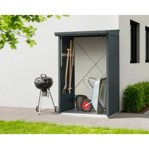 EcoStar Kaminholzregal Trend-V Typ 1 in Anthrazitgrau mit Gartengeräten und Grill.