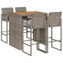 Graues 5-tlg. Gartenbar-Set aus Rattan und Akazie. Bartisch mit 4 Barhockern für Terrasse und Garten.