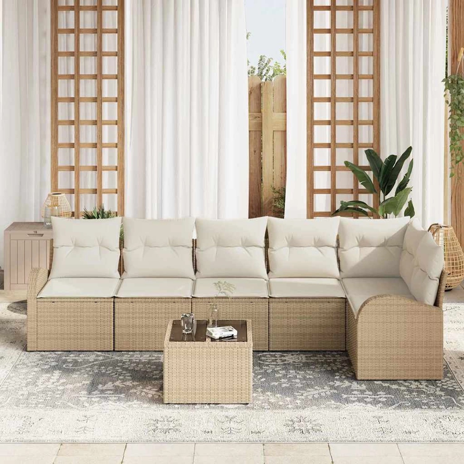 Beiges 7-teiliges vidaXL Garten-Sofa-Set aus Poly Rattan mit Kissen und Tisch.