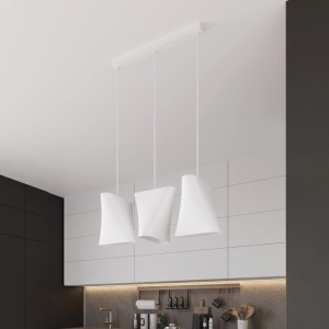 Weißer Sollux Lighting Kronleuchter Blum 3 über einer Küchentheke. Moderne Hängelampe mit drei Leuchten.