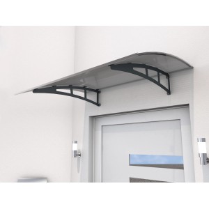 Gutta Pultvordach, anthrazitfarbene Stahlträger, klare Polycarbonat-Platte, Wetterschutz für den Eingang.