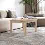 Quadratischer Couchtisch aus Kiefernholz, 80x50x40 cm, im Wohnzimmer.