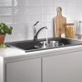 Grohe QuickFix Spültischarmatur Start Chrom mit niedrigem Auslauf in moderner Küche.