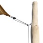 Detailaufnahme Sonnensegelmast aus Robinienholz mit Befestigungsset und Höhenverstellung.