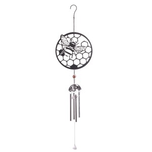 Schwarzes Eisen Windspiel mit Bienenmotiv und Wabenmuster. Dekorative Gartendekoration für Balkon und Terrasse.