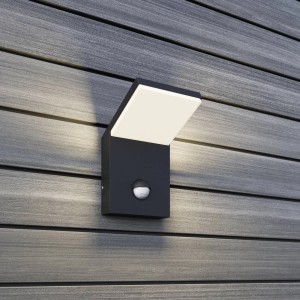 Lucande LED Wandleuchte Außen Nevio 9619040 mit Bewegungsmelder Spritzwassergeschützt Modern in Alu aus Aluminium 1-flammig