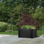 Schwarzes WPC-Hochbeet mit Bepflanzung, Zubehör-Set für den einfachen Aufbau im Garten.