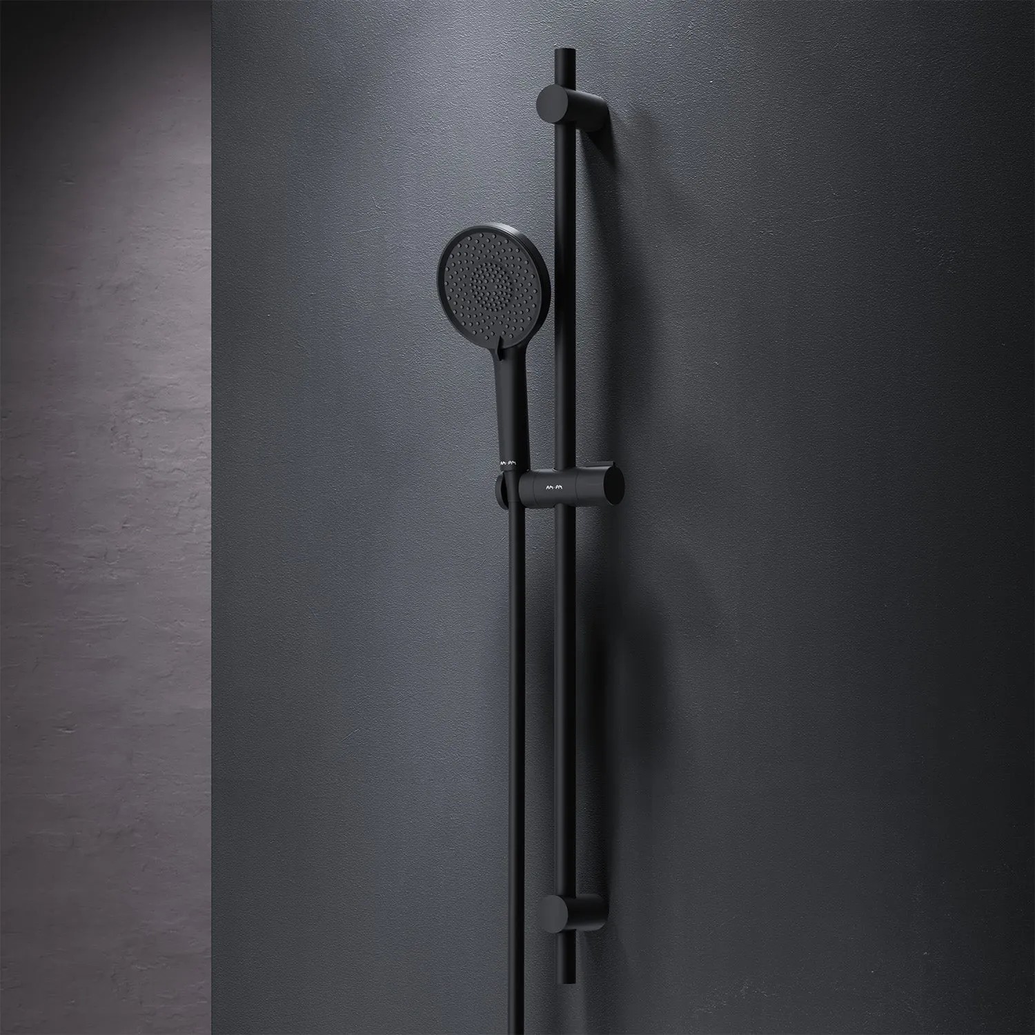 AM.PM X-Joy Duschset, Brauseset mit Handbrause, Duschstange und Kopf in Schwarz.