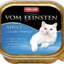 Vom Feinsten Katzen-Nassfutter Adult Lachs & Shrimps, 100g Dose mit weißer Katze.