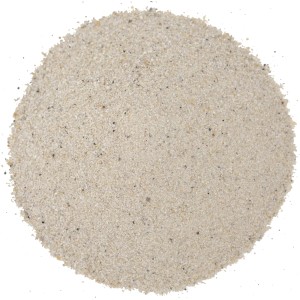 Nahaufnahme von Floragard Rasensand, Quarzsand zur Rasenpflege, hellbeige, feine Körnung.