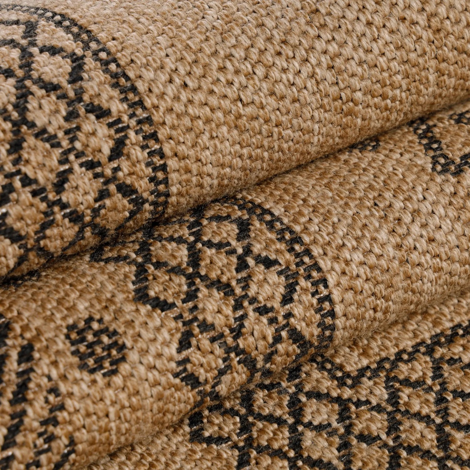 Detailansicht: Ayyildiz Outdoor-Teppich Dhaka, 80x150 cm, schwarz mit Muster in Sisal-Optik.