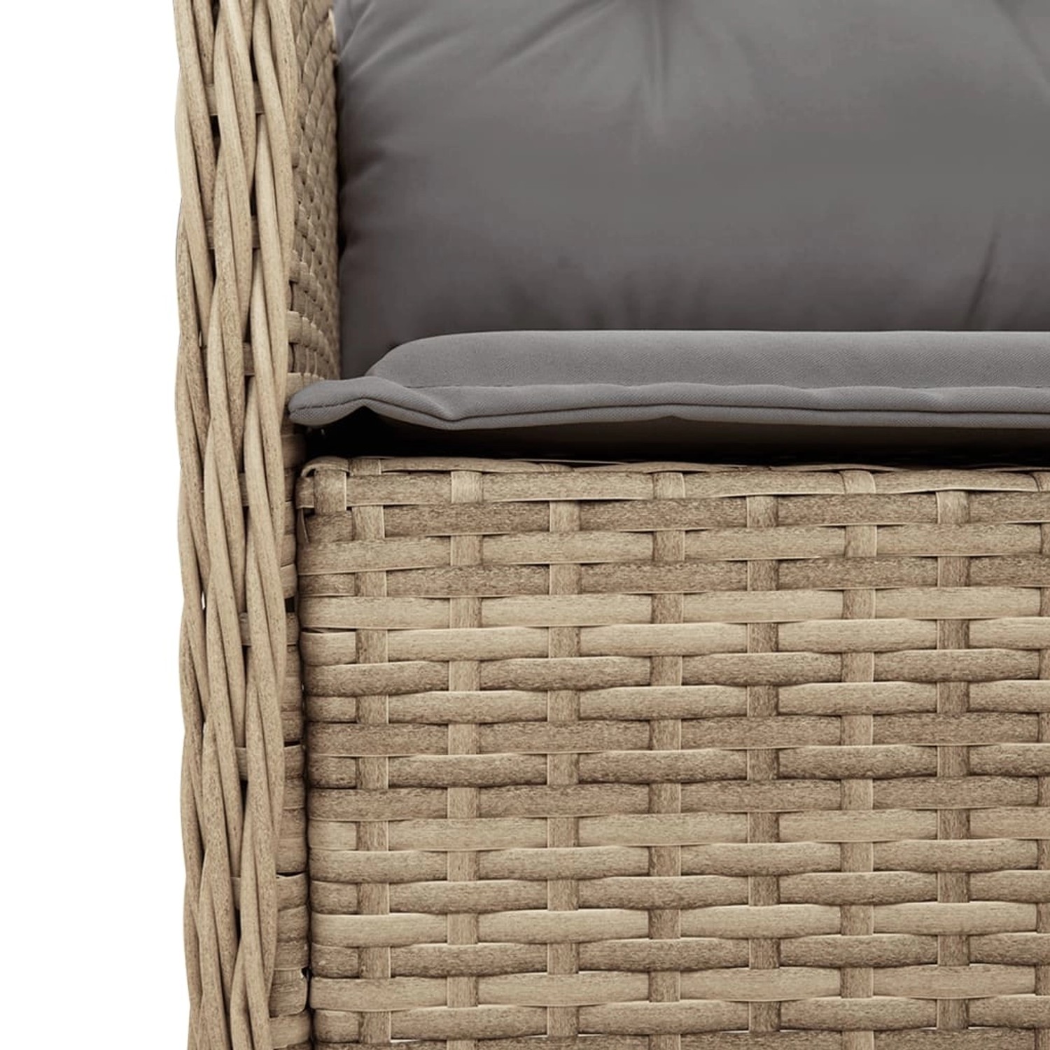 Detailansicht: Beige Poly Rattan Gartenstuhl mit grauem Kissen, Teil der 7-tlg. vidaXL Essgruppe.