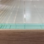Detailaufnahme: Glasdrehtür mit Siebdruck Dekor, ESG Floatglas, DIN Rechts, für mehr Licht im Raum.