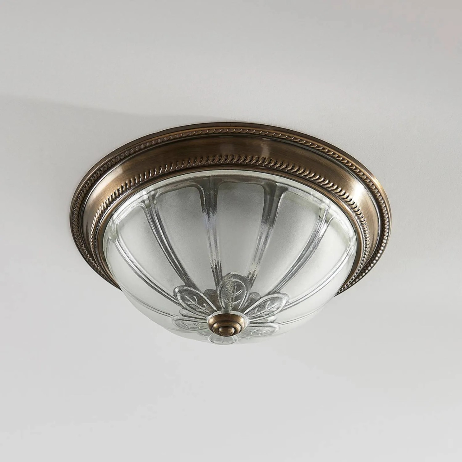 Dimmbare LED Deckenleuchte Henja in Bronze mit Glasschirm im Retro Vintage Design.