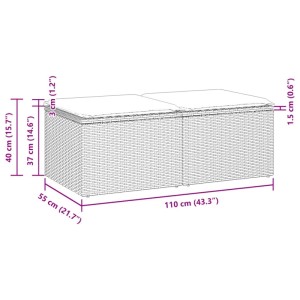 Schwarze 2-tlg. Garten-Sofagarnitur aus Poly Rattan mit cremeweißen Kissen und Maßangaben.