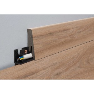 Sockelleiste Binyl Pro Heirloom Oak, 18x58x2600 mm, mit Kabelkanal zur einfachen Montage.
