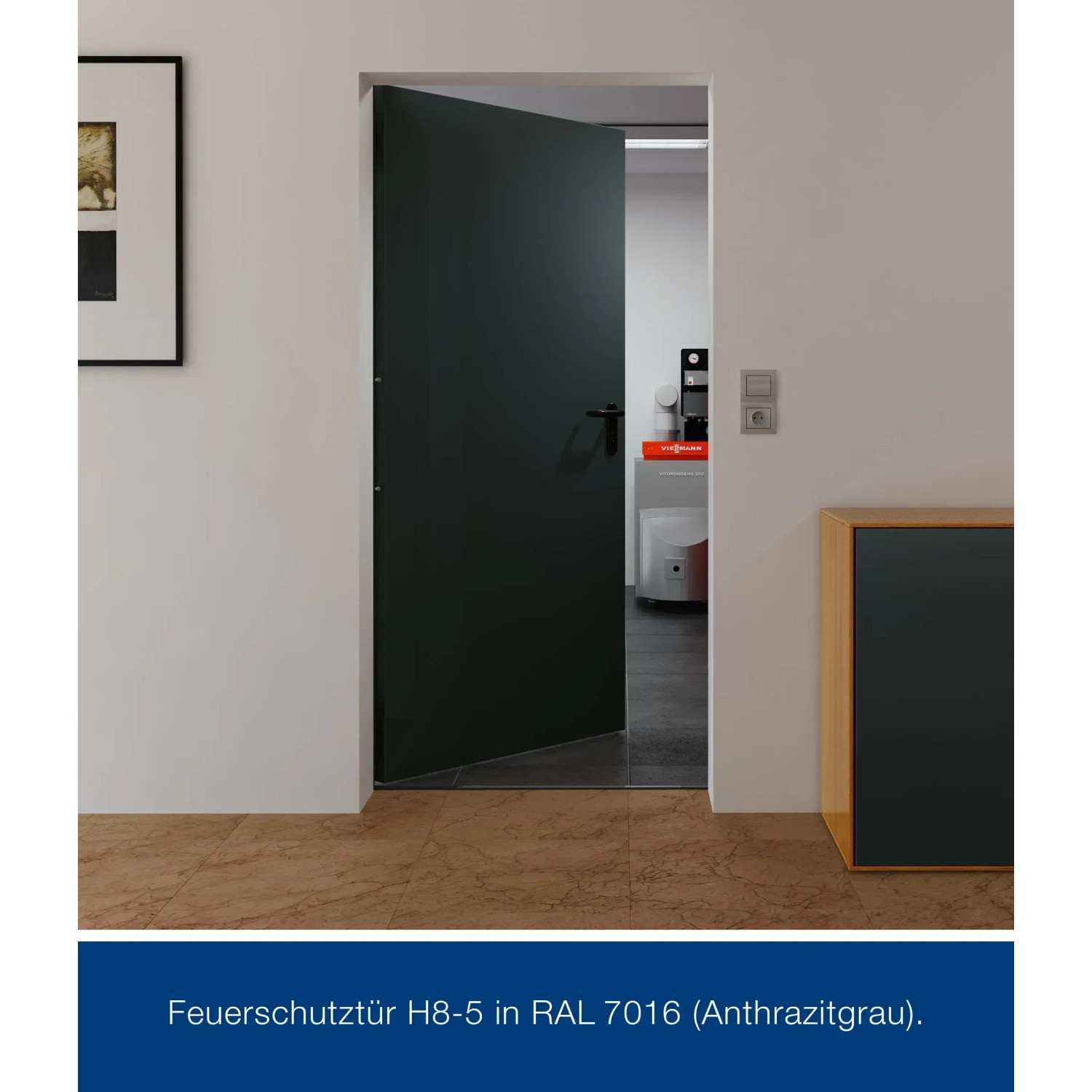 Hörmann Brandschutzklappe T30, grauweiß, geöffnet. Stahltür für Heizungskeller und Öltankräume.