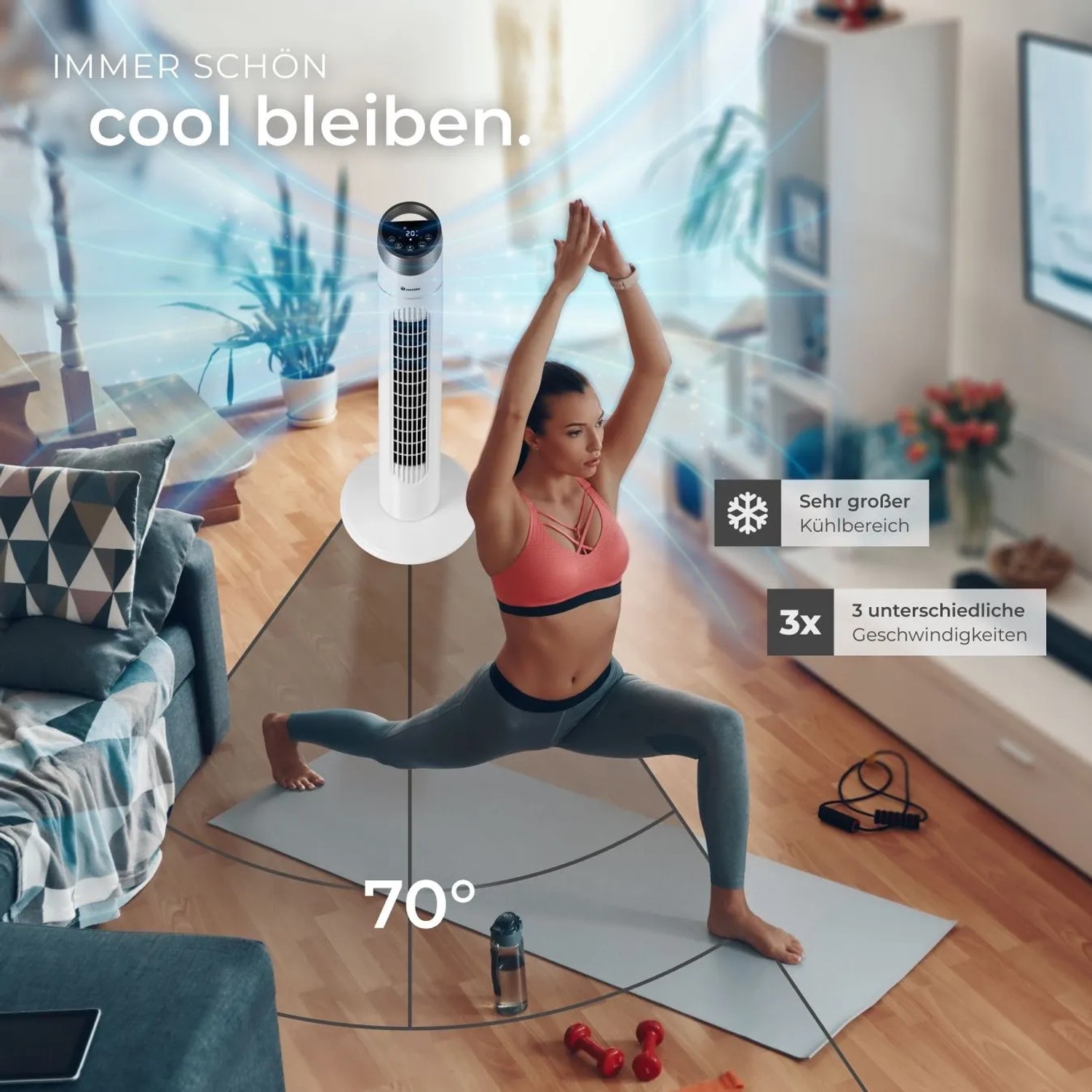 Weißer Tectake Turmventilator, oszillierend, mit Frau beim Yoga im Wohnzimmer.
