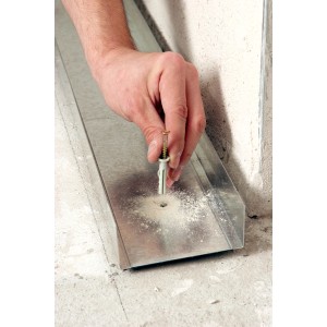 Knauf Drehstiftdübel (50 Stk.) in Metallprofil befestigt. Dübel für Ständerwerk.