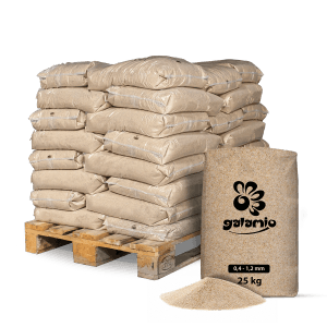 Palette mit 40 Säcken Galamio Quarzsand (0,4-1,2 mm, 25 kg). Schüttgut für Bau, Garten und Reitsport.