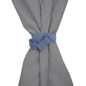 Detailaufnahme: Hellgraue MCW Seitenwand für Calpe Pergola, mit blauem Befestigungsband.